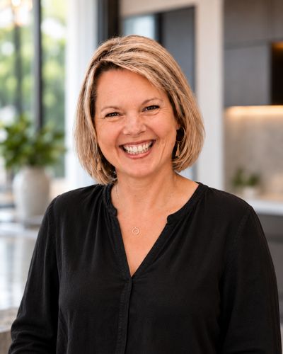 Lisa Donaldson, Marketing & Administration at Vertical Surfaces